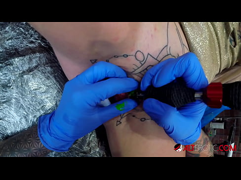 ❤️ tattooed ທີ່ສຸດ Hottie Sully Savage ໄດ້ຮັບ tattoo ສຸດ clitoris ຂອງນາງ ️❌ ສະຫຼັດ ທີ່ lo.sexvideosex.top ❌❤